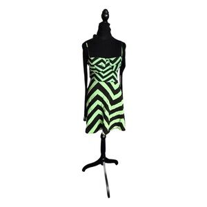 Chevron Pattern Mini Dress in Green and Black